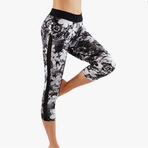 Floral Mid-Rise Capri Leggings